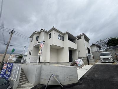 【外観】 | うるま市江洲（全2棟）ラスト1号棟 | 1号棟　並列駐車2台可♪