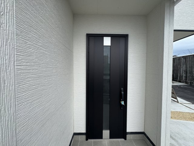 【玄関】 | うるま市江洲（全2棟）ラスト1号棟 | 1号棟　スマートキー付き♪