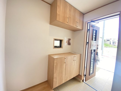 【玄関】 | うるま市江洲（全2棟）ラスト1号棟 | ※同仕様写真です　