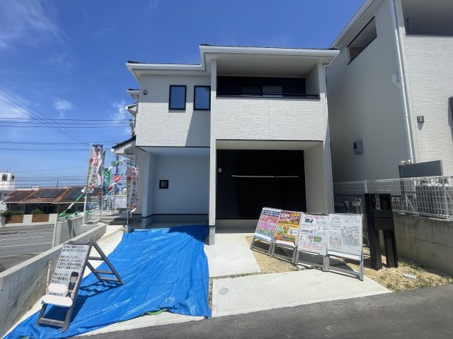 うるま市江洲（全2棟）ラスト1号棟の外観|1号棟　並列駐車2台可♪