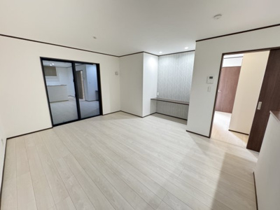 【居間・リビング】 | うるま市江洲（全2棟）ラスト1号棟 | 1号棟　LDK18帖♪カウンター付き♪