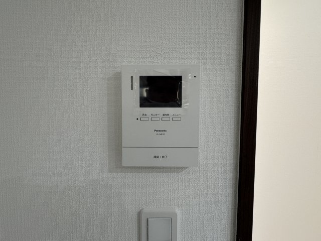 うるま市江洲（全2棟）ラスト1号棟のセキュリティ|1号棟　TVモニター付きインターフォン♪