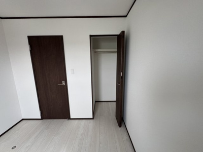 【収納】 | うるま市江洲（全2棟）ラスト1号棟 | 1号棟　洋室4.5帖＋CL付き♪