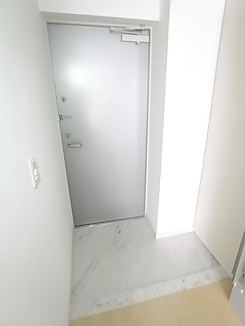 アドバンス三宮ステージアの玄関