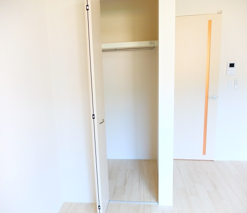 フロール ・ デ ・ セレッソ　Ⅱの収納|洋室についている収納です★