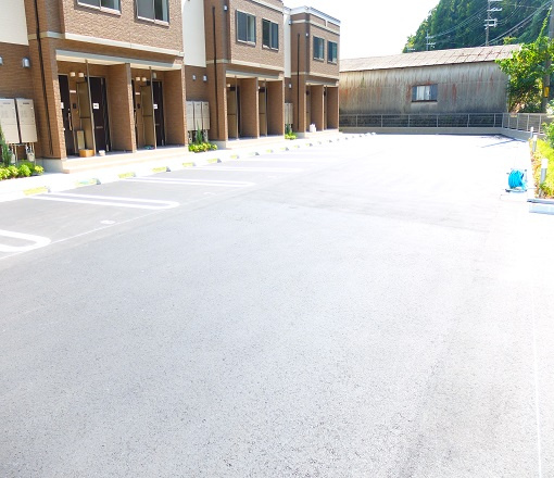 フロール ・ デ ・ セレッソ　Ⅱの駐車場|敷地内駐車場もあります★