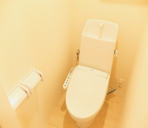 フロール ・ デ ・ セレッソ　Ⅱのトイレ|シャワー付きトイレです＊