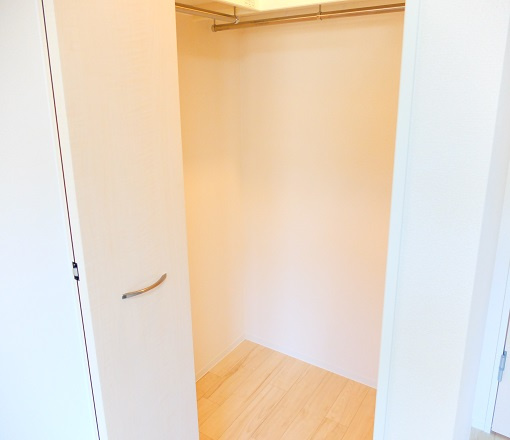 フロール ・ デ ・ セレッソ　Ⅱの収納|洋室についている収納です★