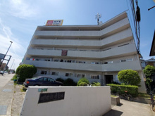 郷免住宅ビルの画像