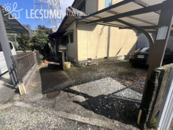 姫路市辻井８丁目/中古戸建の駐車場