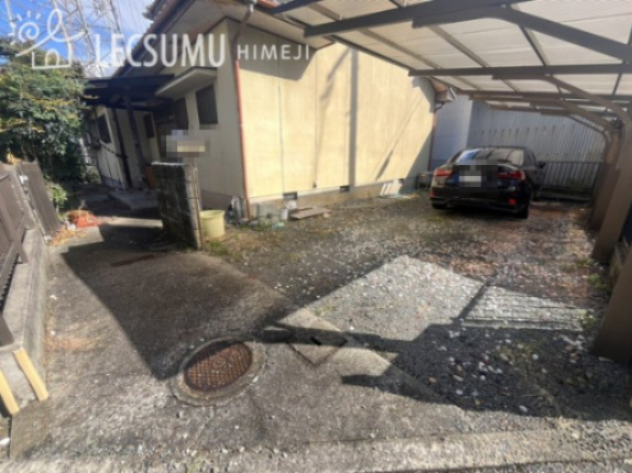 姫路市辻井８丁目/中古戸建の駐車場