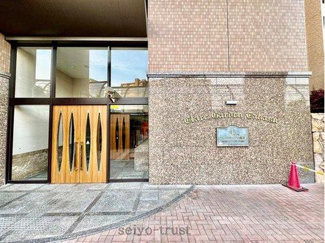 【玄関】 | ☆クレアガーデン高須A棟☆ | ◆玄関◆
管理体制が良好なマンションです。いつも美しく整った環境で生活できる安心感。上質な空間で毎日穏やかに過ごしていただけます◎