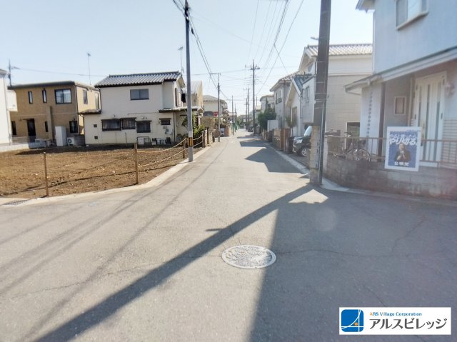 建築条件付き売地／三芳町北永井　全２区画の前面道路含む現地写真