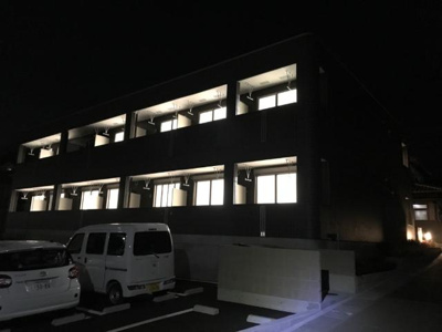 【外観】 | エナシーズンズ | 外観写真（夜）