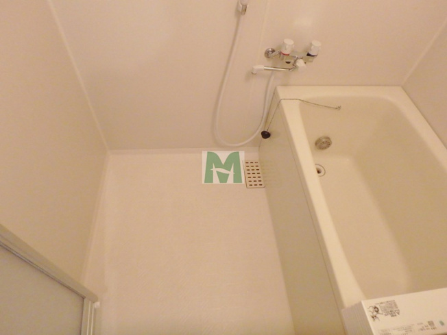 【浴室】 | ※同間取り３０２号室の写真になります。