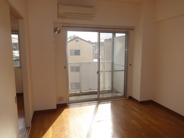 【洋室】 | ※同間取り３０２号室の写真になります。