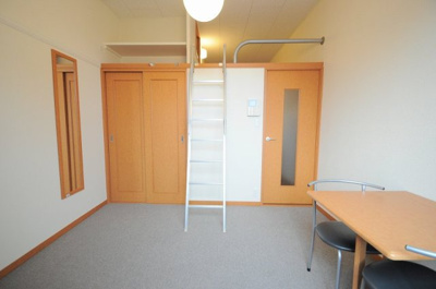 【居間・リビング】 | レオパレス正心館 | 2Fカーペット。