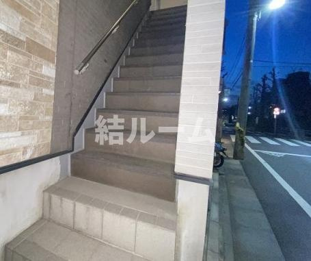 板橋区小茂根１丁目のアパートのエントランス