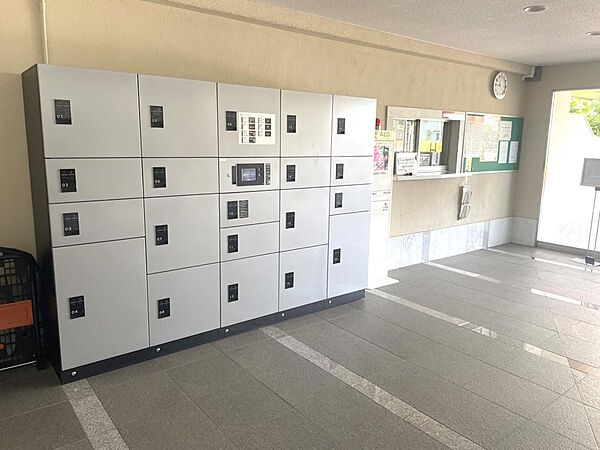 千里山スカイハイツのエントランス