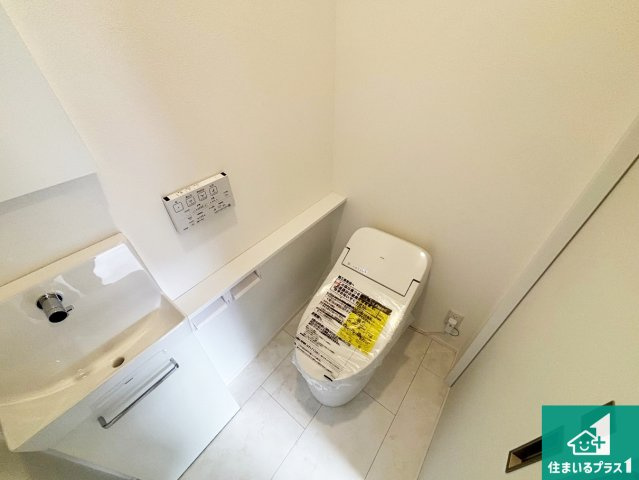 高石市千代田　新築一戸建ての外観|周辺は落ち着いた街並みの住宅地！子育てがしやすい住環境です！まだ未完成ですが、現地でしかわからない事もございます。是非一度ご覧ください。