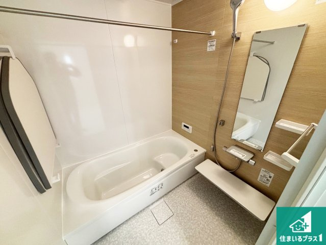 高石市千代田　新築一戸建ての前面道路含む現地写真|周辺は落ち着いた街並みの住宅地！子育てがしやすい住環境です！まだ未完成ですが、現地でしかわからない事もございます。是非一度ご覧ください。