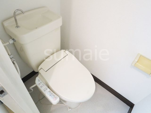 ライフ小島のトイレ|ウォシュレット付きトイレ。