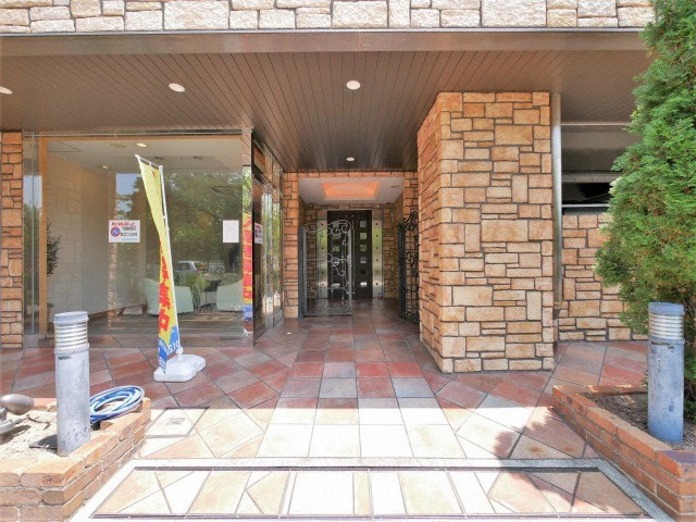 フレンシアノイエ難波南のエントランス