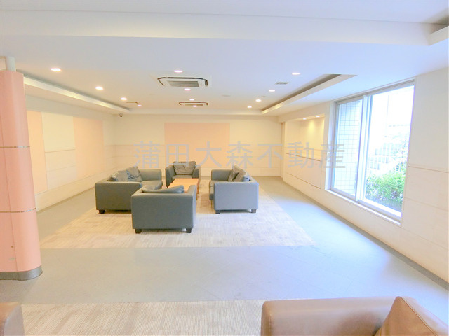 萩中イーストのエントランス|防犯カメラTVモニター付オートロック宅配BOXメールBOX管理人室