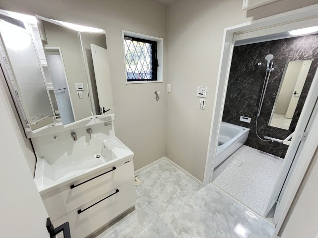 横浜市金沢区堀口　中古戸建の独立洗面台