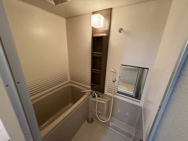 ファミール服部の浴室