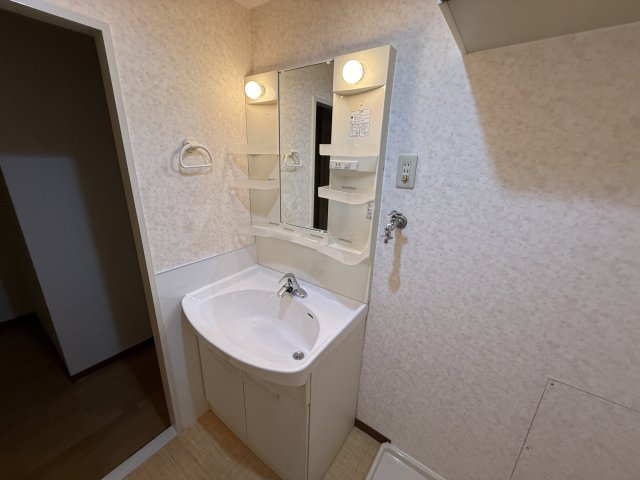 ファミール服部の独立洗面台