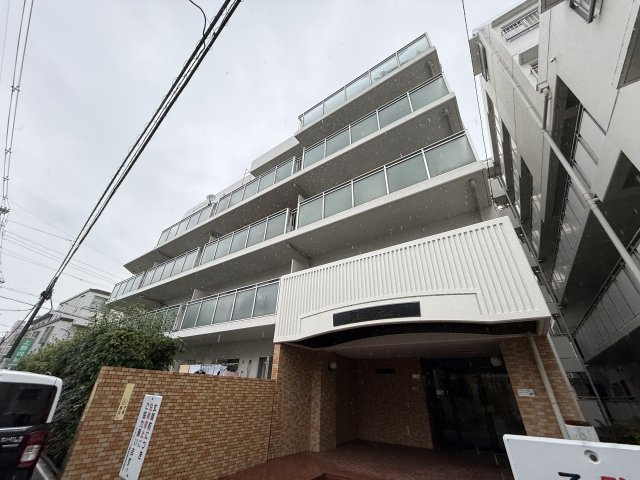 ファミール服部の外観