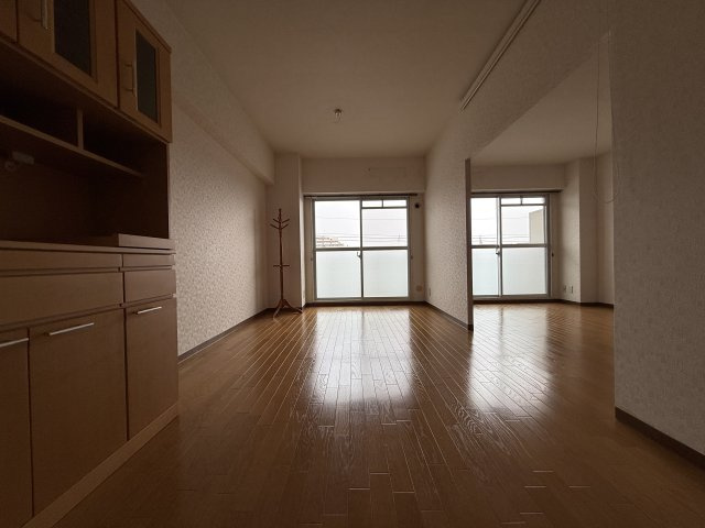 ファミール服部の居間・リビング