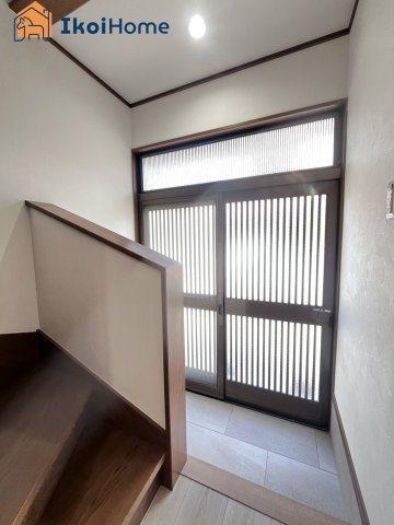 明石市山下町　中古戸建の玄関|【ホームページに現地動画掲載中】●年中無休：当日予約可●玄関ドアは引き戸になっておりお子様も安心♪