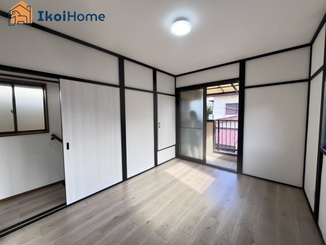 明石市山下町　中古戸建の子供部屋|【ホームページに現地動画掲載中】●年中無休：当日予約可●こちらの洋室からバルコニーに出ていただけます