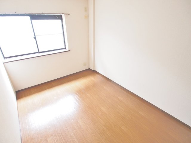 フォブール鶴江の洋室