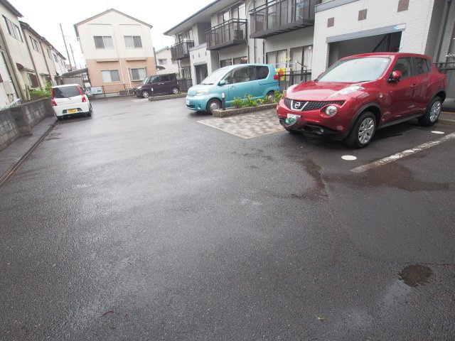 フォブール鶴江の駐車場