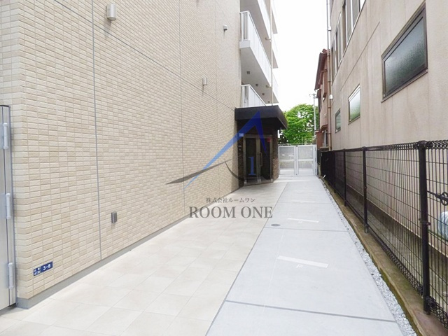 レーヴ・ド・クレエ綾瀬のエントランス