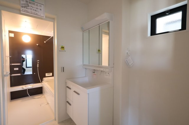 《仲介手数料無料》南区曲本４丁目5-20新築一戸建てKEIAI GRACEのランドリースペース