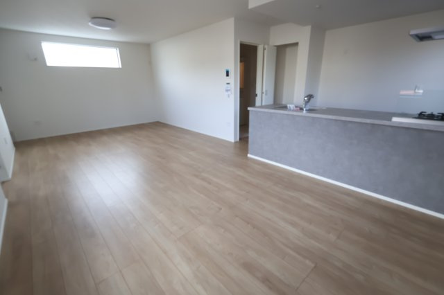 《仲介手数料無料》南区曲本４丁目5-20新築一戸建てKEIAI GRACEの居間・リビング