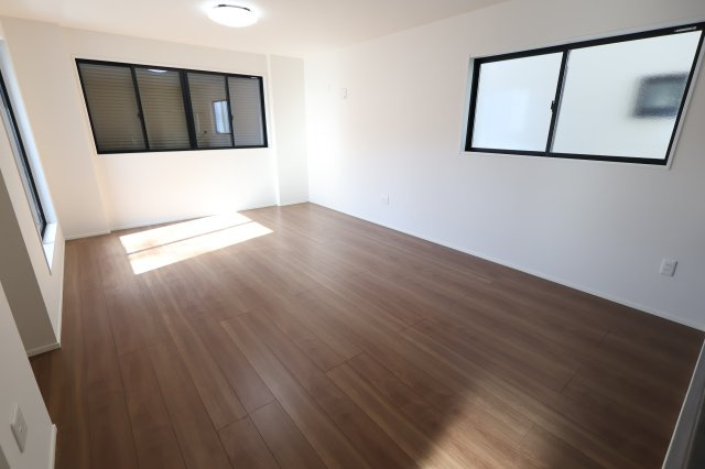 《仲介手数料無料》南区曲本４丁目5-20新築一戸建てKEIAI GRACEの居間・リビング