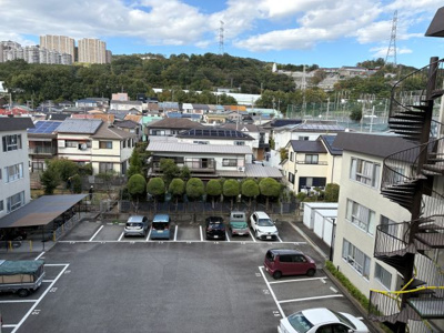 【駐車場】 | 宝塚御殿山マンション | この住戸には駐車場の権利が付いています。平面自走式なので、高さの制限はありません。