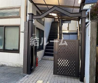 板橋区東新町１丁目の賃貸マンションのエントランス