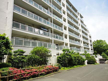 シーアイハイツ千里桃山台D棟の外観