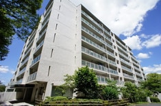 シーアイハイツ千里桃山台D棟の外観