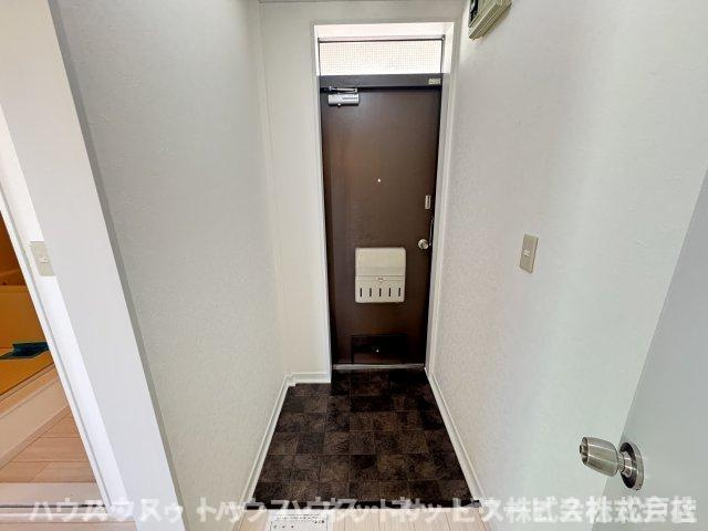 メゾンコムラの玄関