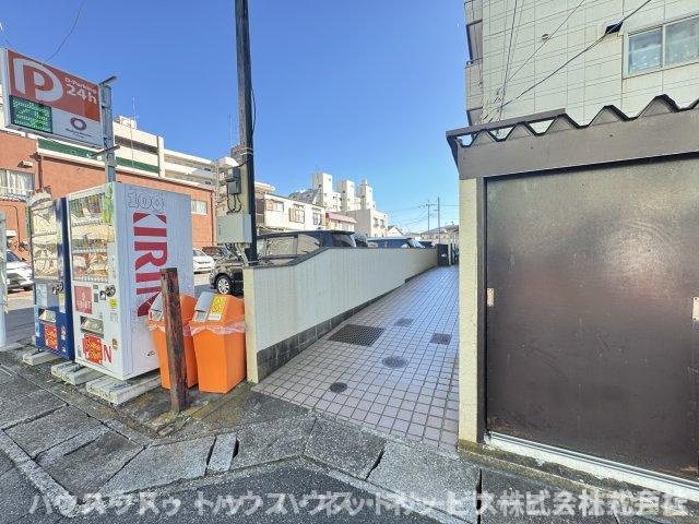 メゾンコムラのエントランス