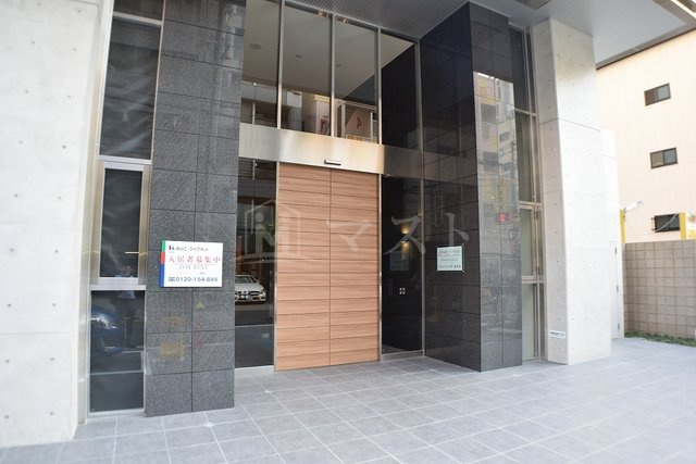 BLAU本町東のエントランス