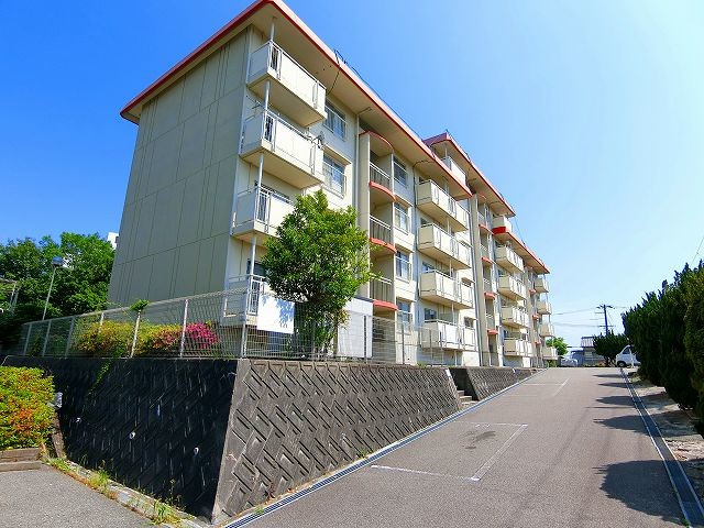 白川台藤ハイツの外観