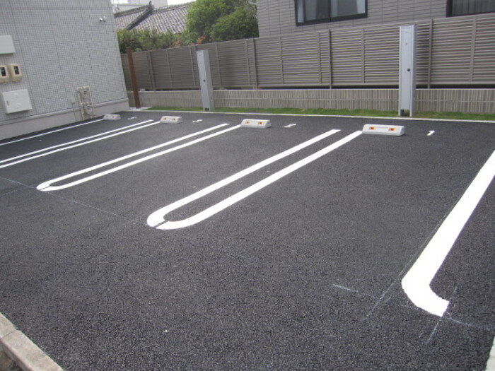 ウィット瓦町通の駐車場